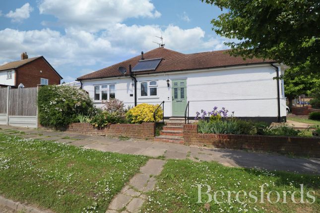 Cranham Gardens, Upminster, RM14 2 bed bungalow for sale