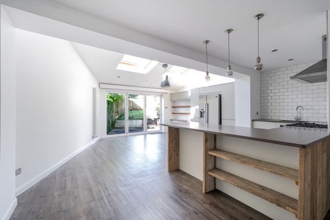 Chestnut Grove, Somerset BA2 3 bed semi