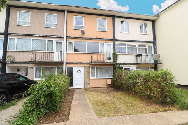 Long Riding, Basildon, Essex, SS14 3 bed terraced house for sale