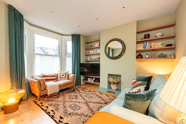 Leighton Gardens, London, NW10 2 bed apartment for sale