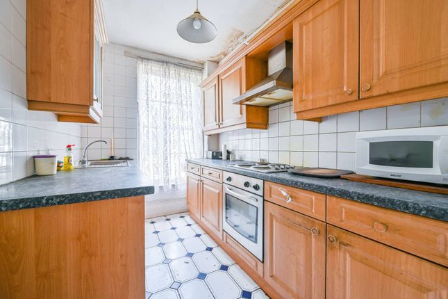 Brixton Road, Oval, London, SW9 3 bed maisonette for sale