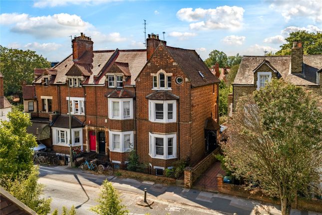 5 bedroom end of terrace house for sale