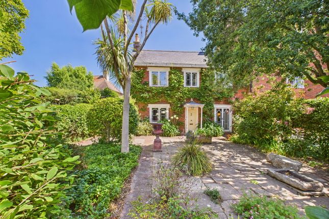 4 bedroom end of terrace house for sale