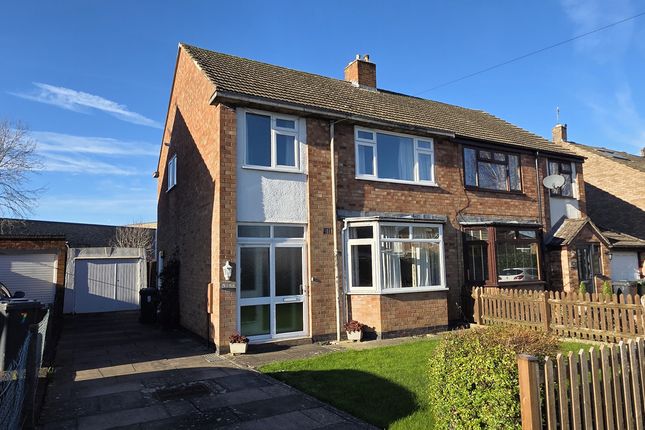 Mayfield Road, Southam, CV47 3 bed semi