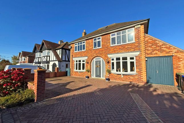 The Close, Scarborough YO12 5 bed detached house for sale