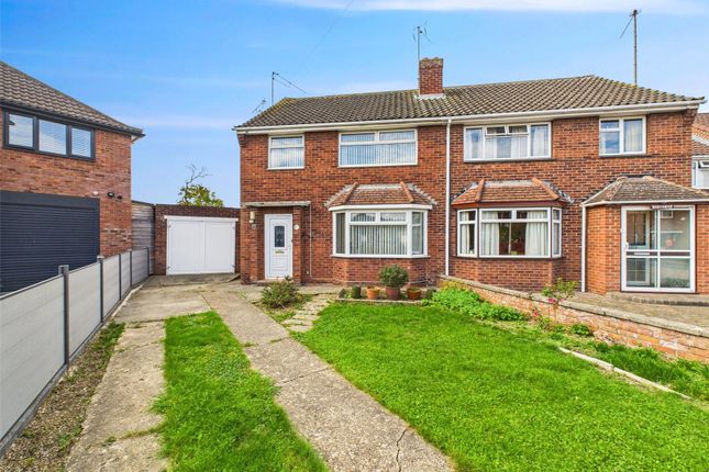Ogbourne Close, Longlevens... 3 bed semi