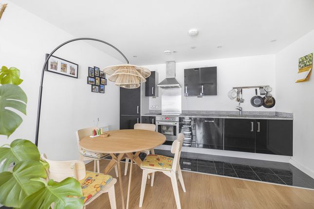 Barge Walk, London, SE10 2 bed apartment for sale