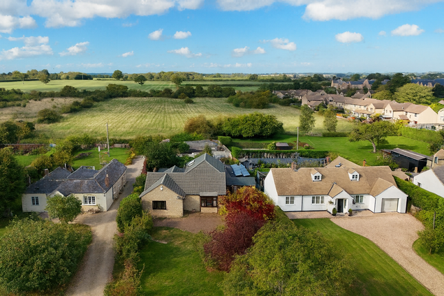 Brize Norton Road, Witney OX29 4 bed detached house for sale