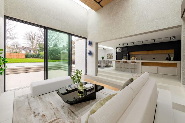 6 bedroom detached house for sale