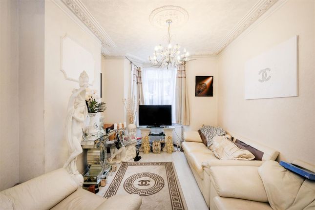 Ickworth Park Avenue, Walthamstow 2 bed terraced house for sale