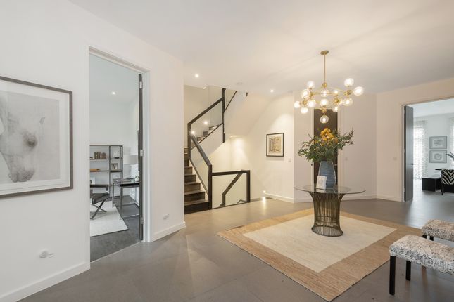 Somerset Road, London, SW19 8 bed detached house for sale