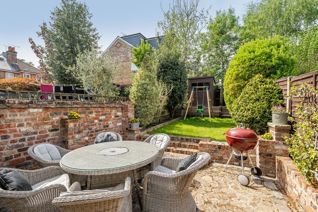 Grove Road, Ashtead KT21 3 bed semi