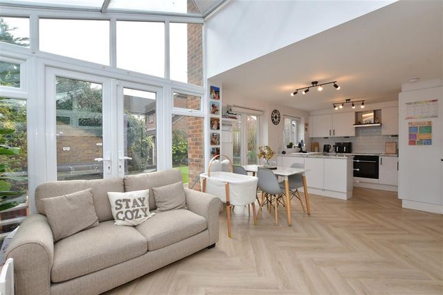 Wheatear Place, Billericay, Essex 3 bed detached house for sale