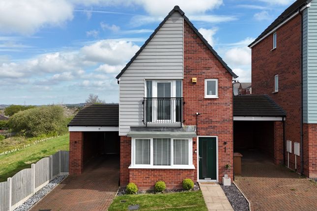 3 bedroom link detached house for sale