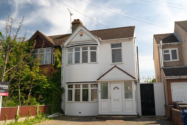 Premier Avenue, Grays, Essex, RM16 4 bed semi