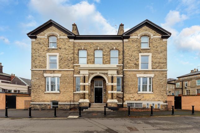 2 bedroom ground floor flat for sale