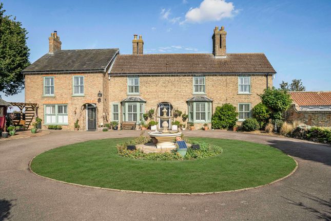 5 bed link detached house