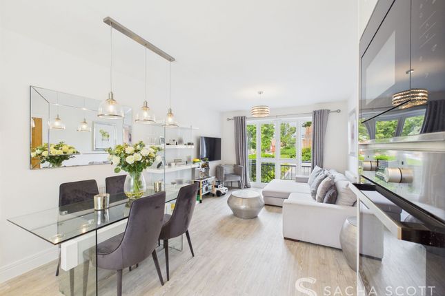 Consort Drive, Leatherhead, KT22 2 bed apartment for sale