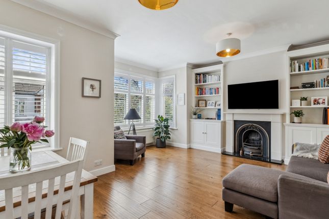 Melrose Avenue, London, SW19 2 bed apartment for sale
