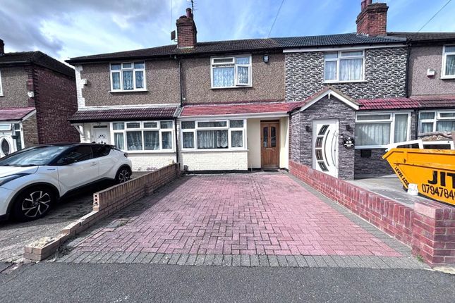 Warwick Crescent, Hayes, UB4 8RE 2 bed terraced house for sale