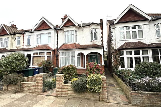 Holdenhurst Avenue, London N12 3 bed end of terrace house for sale