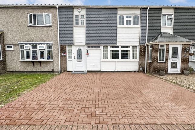 Mollands Court, South Ockendon... 3 bed terraced house for sale