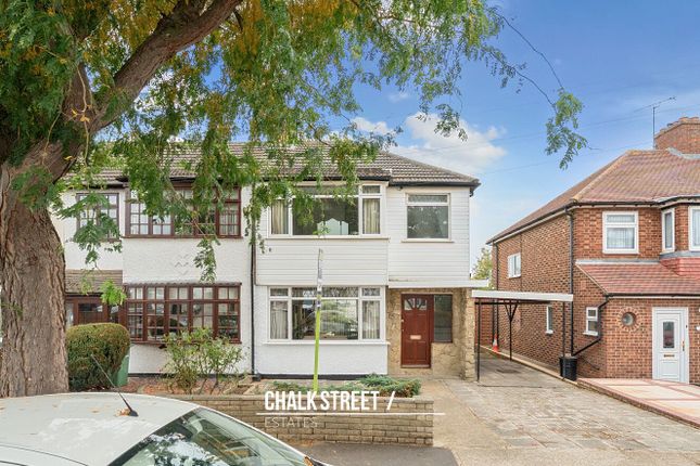 Saunton Road, Hornchurch, RM12 3 bed end of terrace house for sale