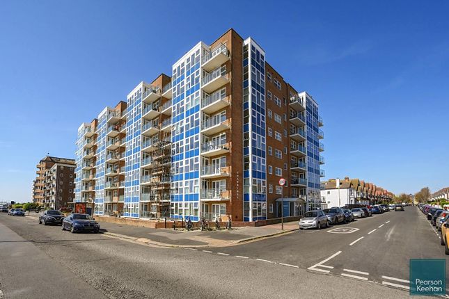 Kingsway, Hove 2 bed flat for sale