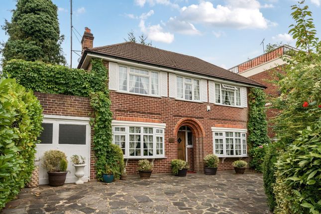 Holden Road, Woodside Park 4 bed detached house for sale