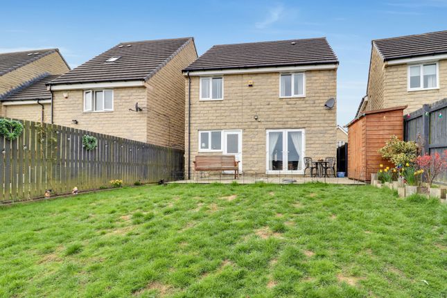TENNYSON AVENUE, HUDDERSFIELD, HD3 3 bed detached house for sale