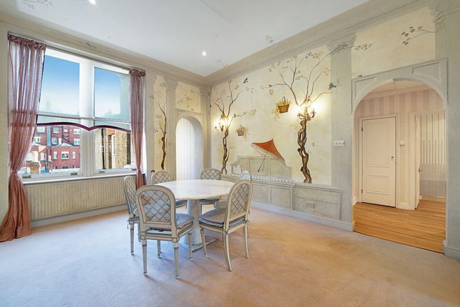 Pont Street, London, SW1X 2 bed apartment for sale