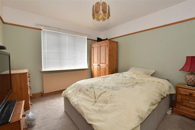3 bed link detached house