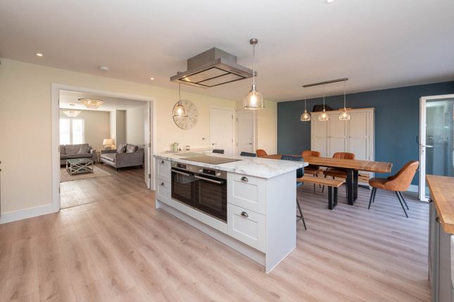 4 bed detached house