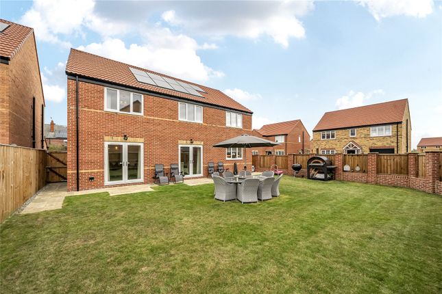5 bed detached house