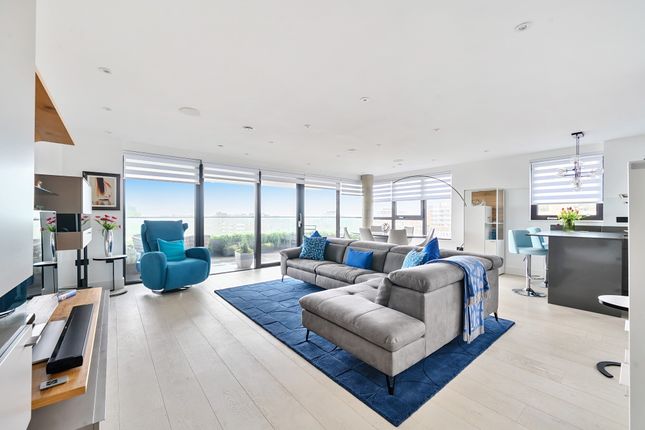 3 bedroom flat for sale