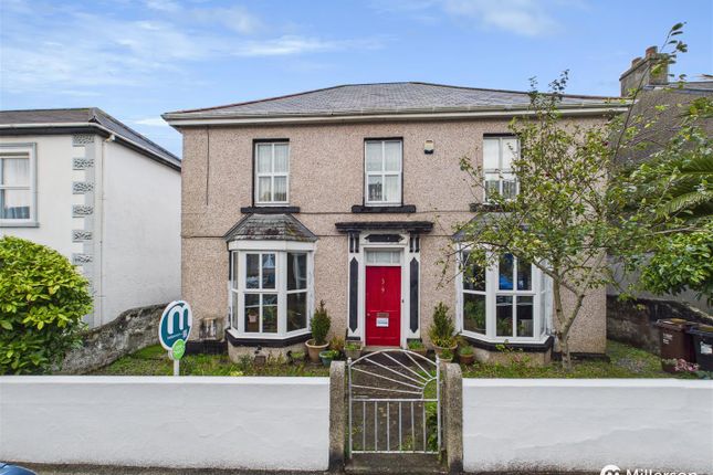 5 bed detached house