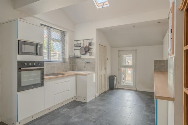Sunnybank Road, Pontypool NP4 4 bed semi