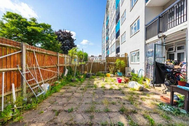 London, E14 2 bed flat for sale