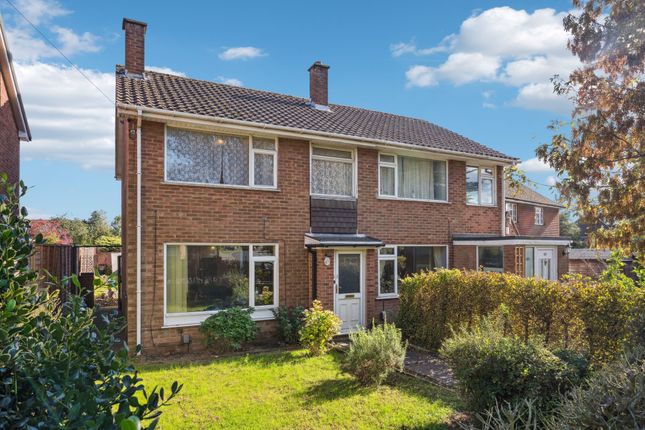 Plomer Hill, High Wycombe HP13 3 bed end of terrace house for sale