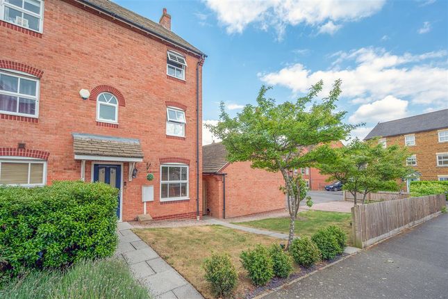 3 bed end terrace house