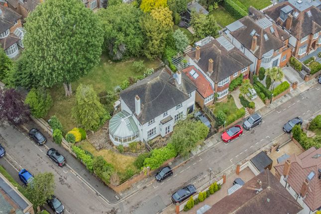 Chester Avenue, Surrey TW10 4 bed detached house for sale