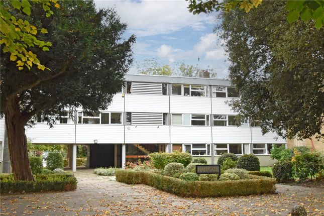 Blackheath Park, Blackheath, London, SE3 3 bed apartment for sale