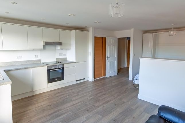 High Street, Crowthorne RG45 1 bed flat for sale