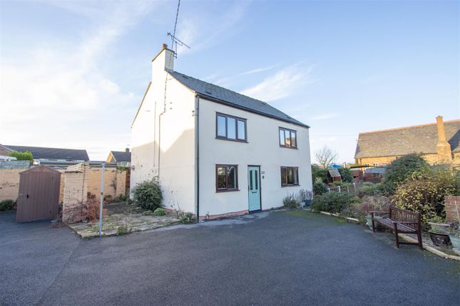 Manor Road, Brimington, Chesterfield 3 bed detached house for sale