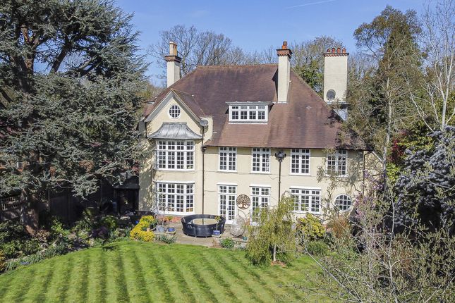 6 bedroom detached house for sale