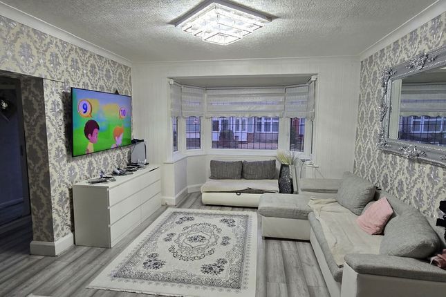 Horns Road, Ilford IG6 3 bed semi