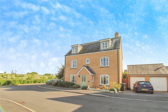 Kingfisher Close, Trowbridge 5 bed detached house for sale