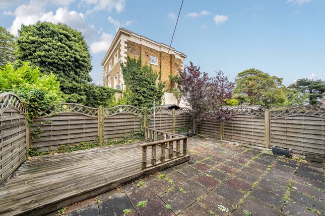 Milford Close, London 2 bed maisonette for sale