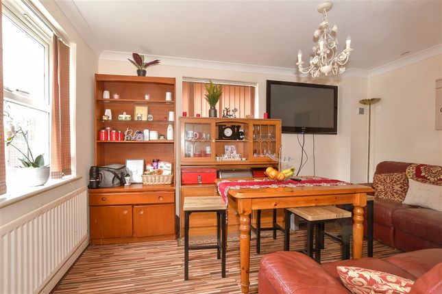 6 bed detached house