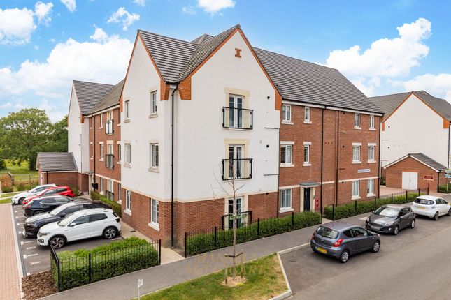 Cornwell Avenue, Crawley RH10 2 bed flat for sale